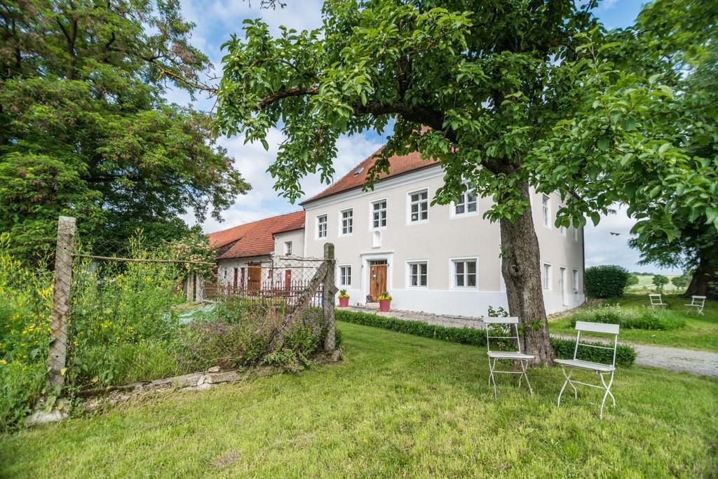 Historischer Pfarrhof Niederleierndorf Langquaid Eksteriør bilde